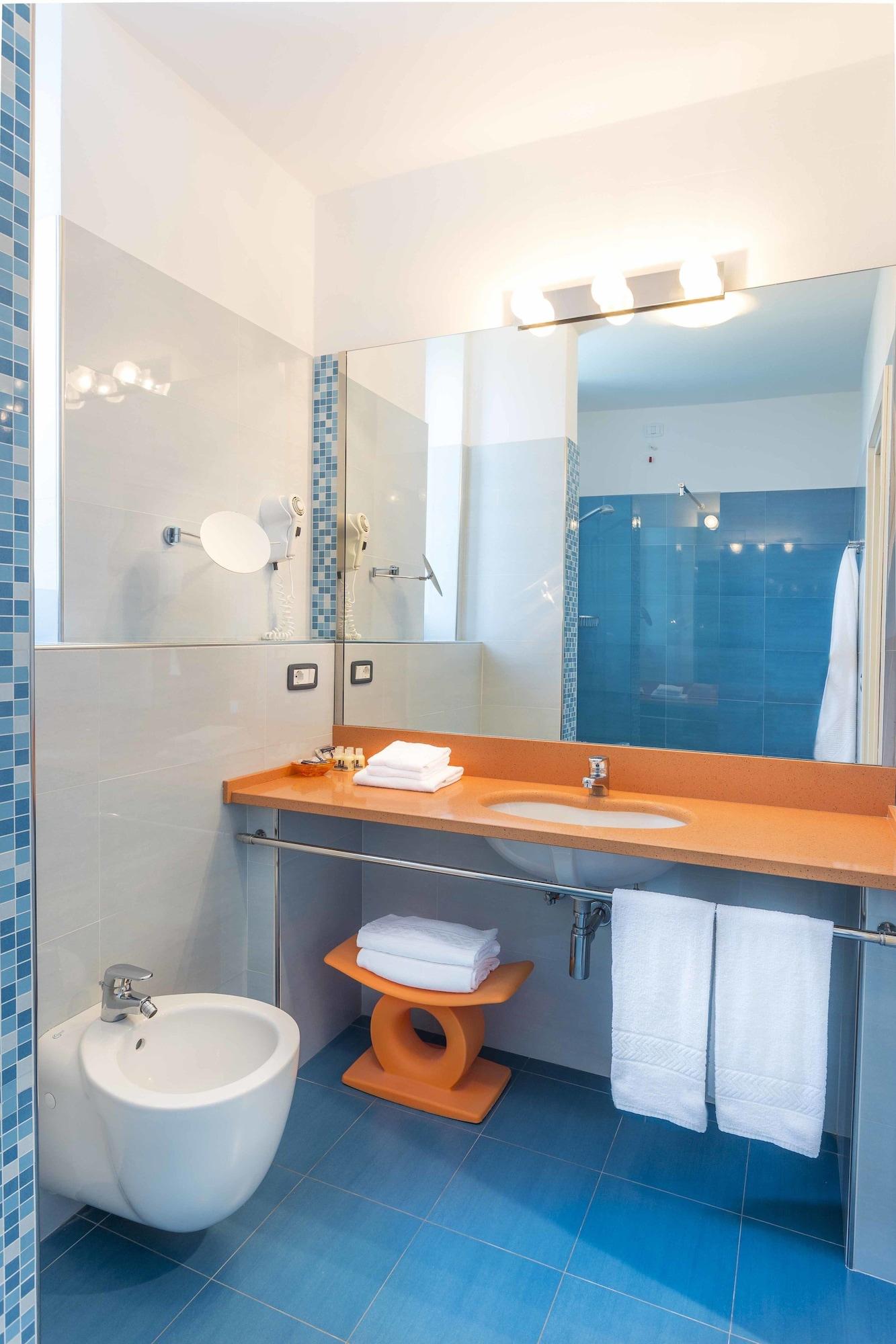 Hotel Parigi Бибионе Екстериор снимка