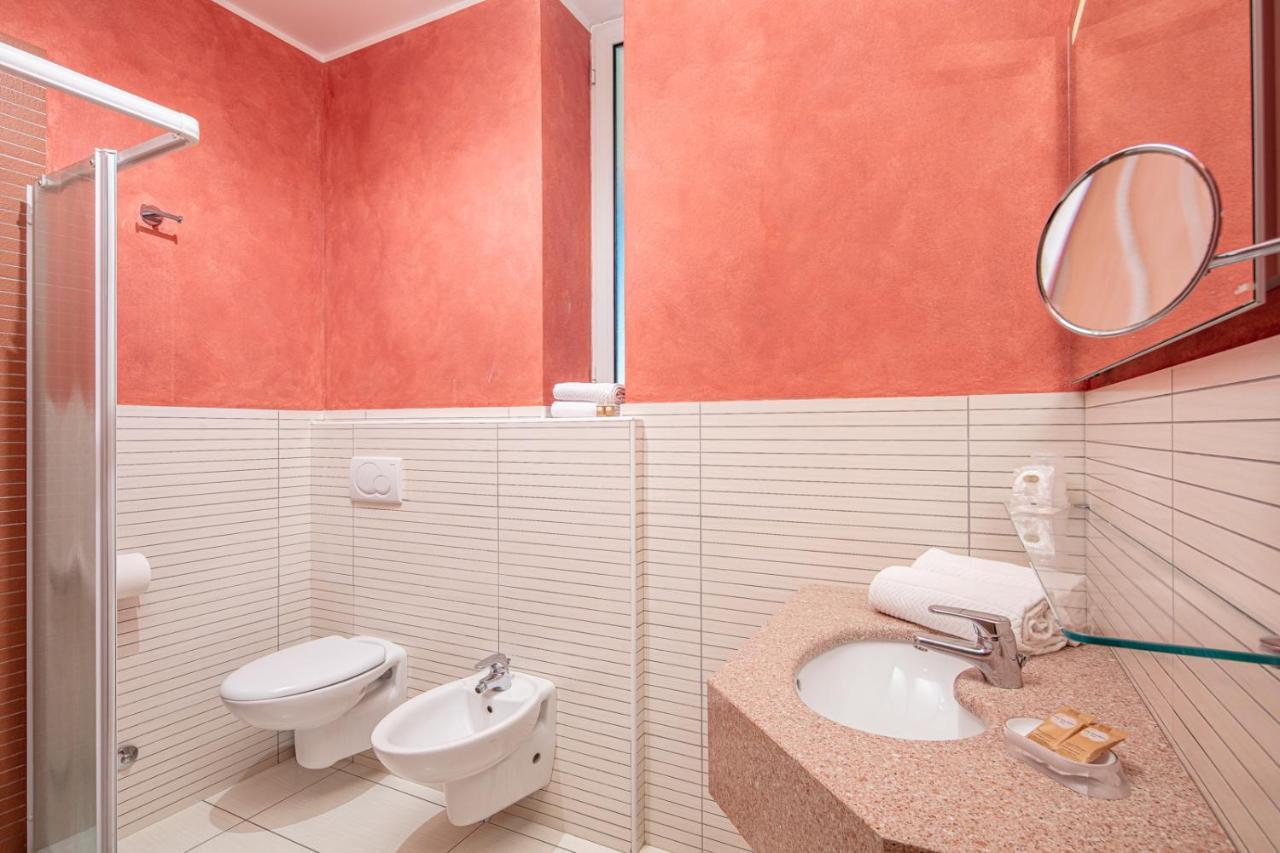 Hotel Parigi Бибионе Екстериор снимка