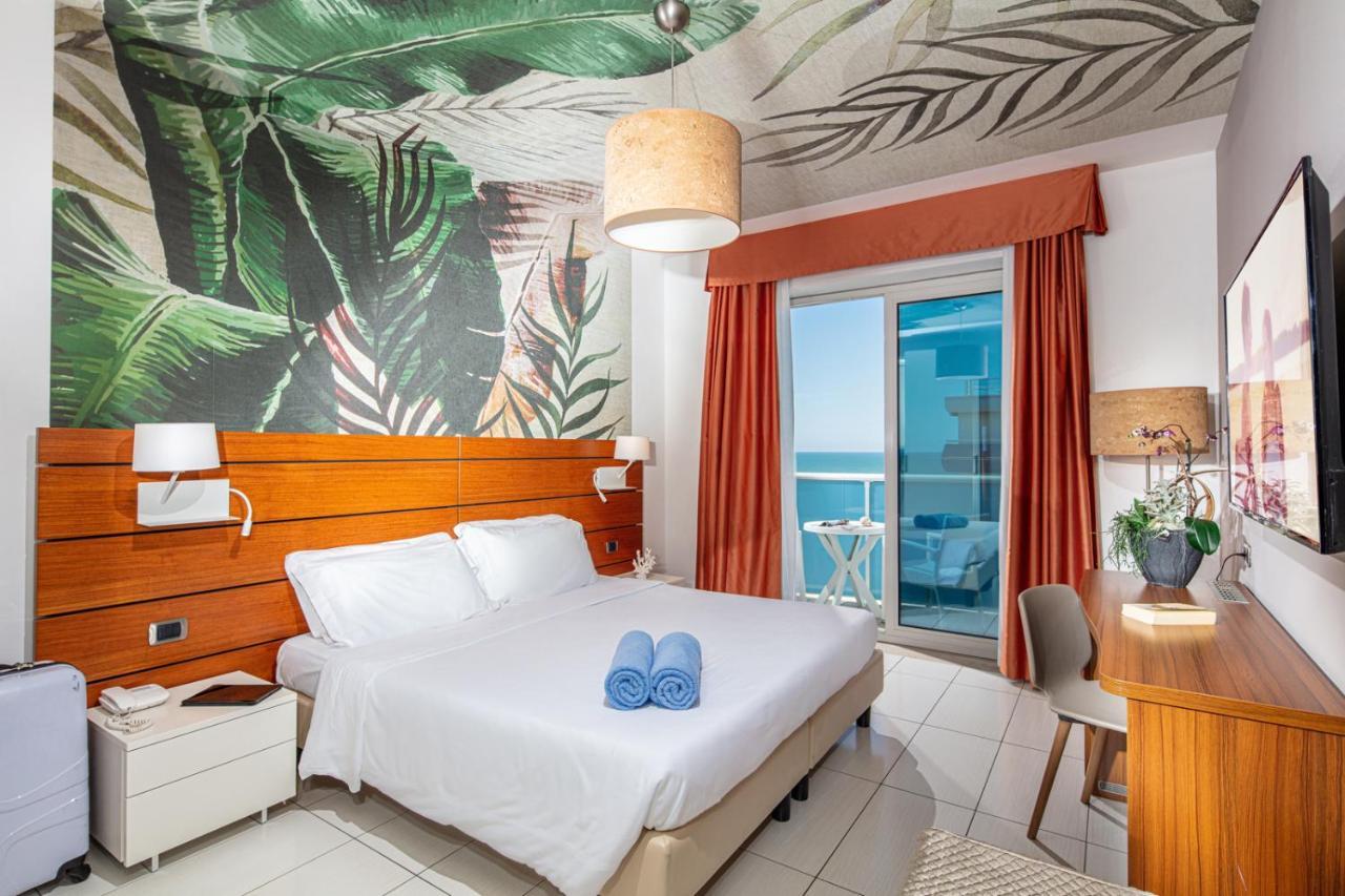 Hotel Parigi Бибионе Екстериор снимка