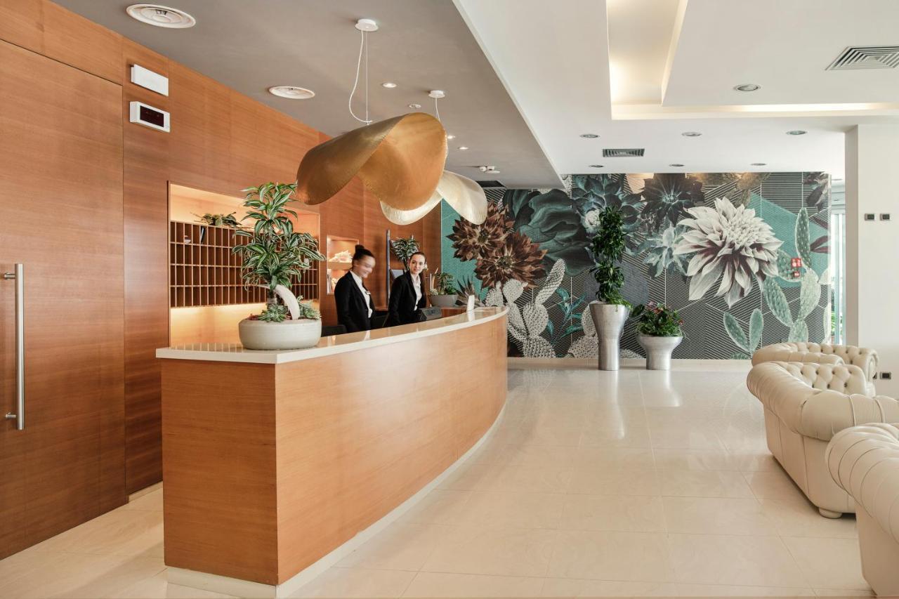 Hotel Parigi Бибионе Екстериор снимка