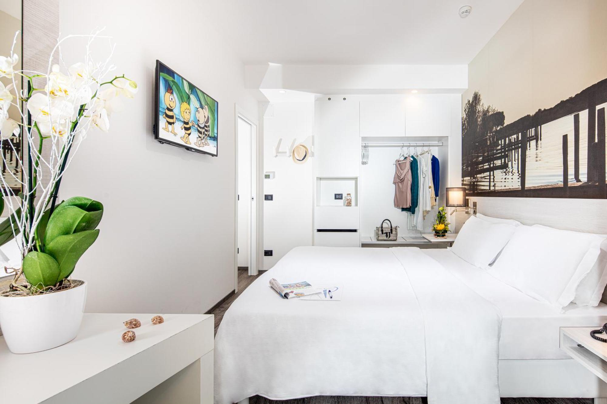 Hotel Parigi Бибионе Екстериор снимка