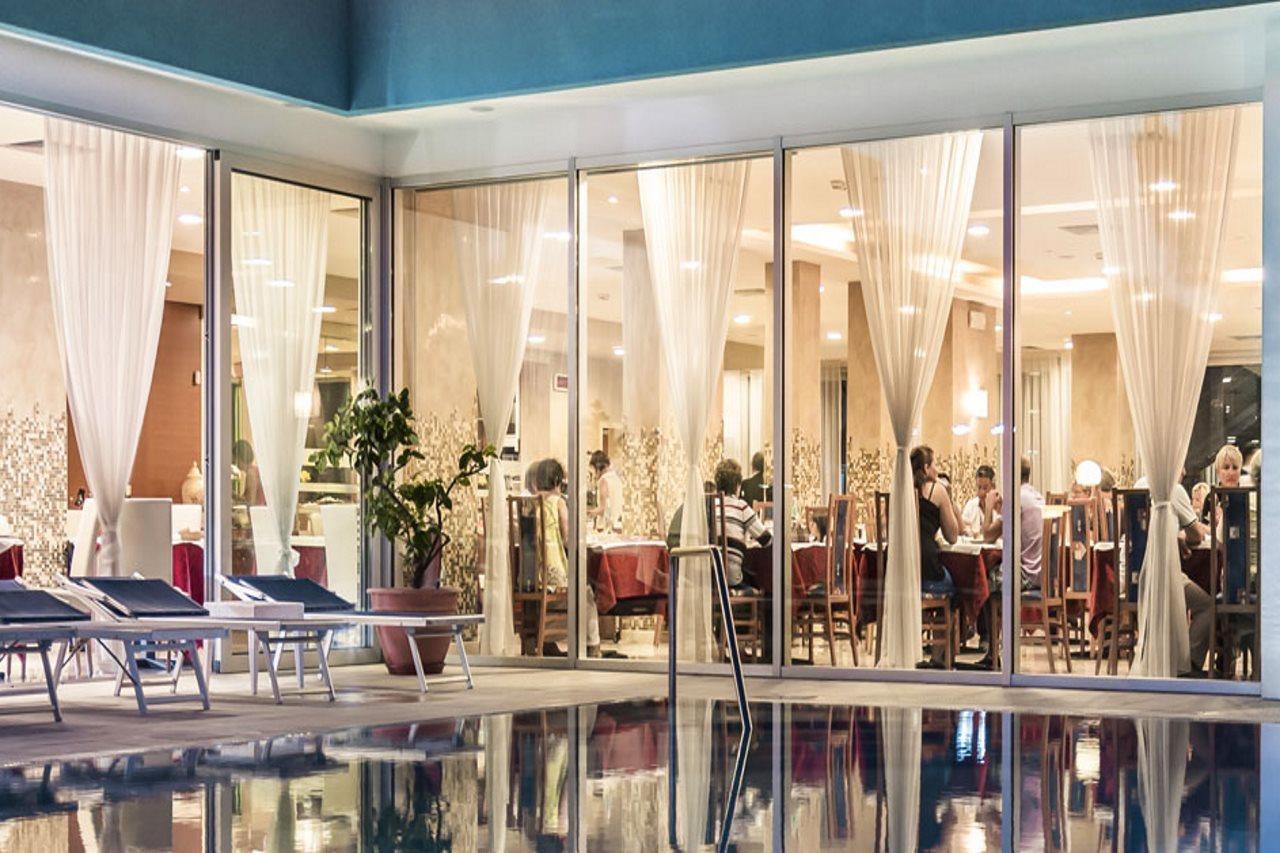 Hotel Parigi Бибионе Екстериор снимка