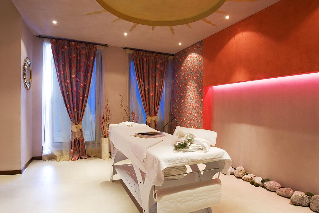 Hotel Parigi Бибионе Екстериор снимка