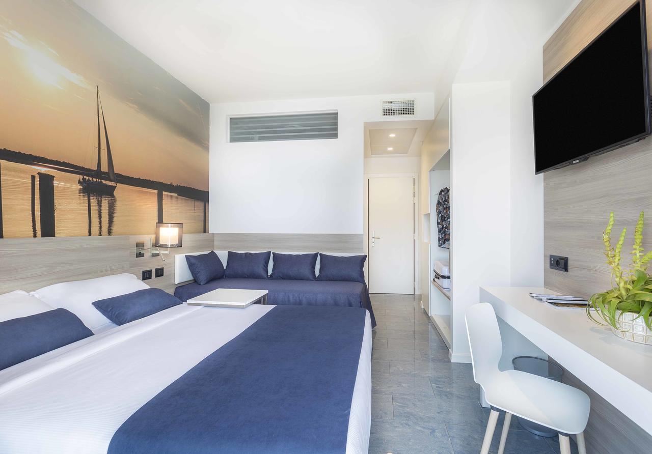 Hotel Parigi Бибионе Екстериор снимка