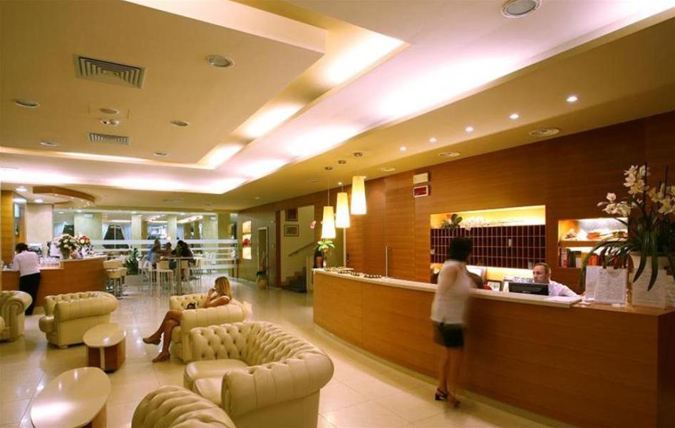 Hotel Parigi Бибионе Екстериор снимка
