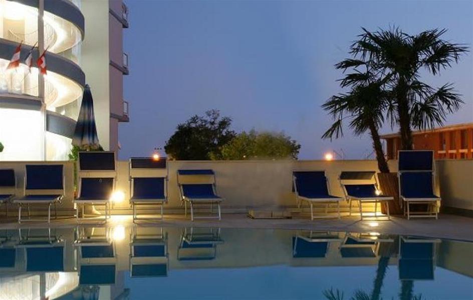 Hotel Parigi Бибионе Екстериор снимка
