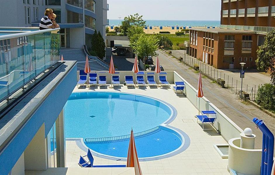 Hotel Parigi Бибионе Екстериор снимка
