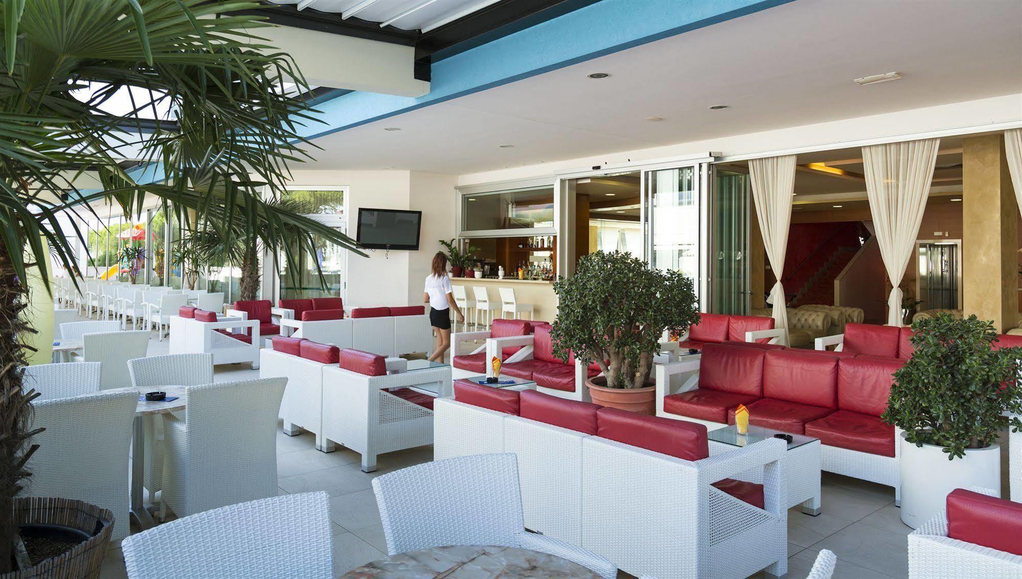Hotel Parigi Бибионе Екстериор снимка