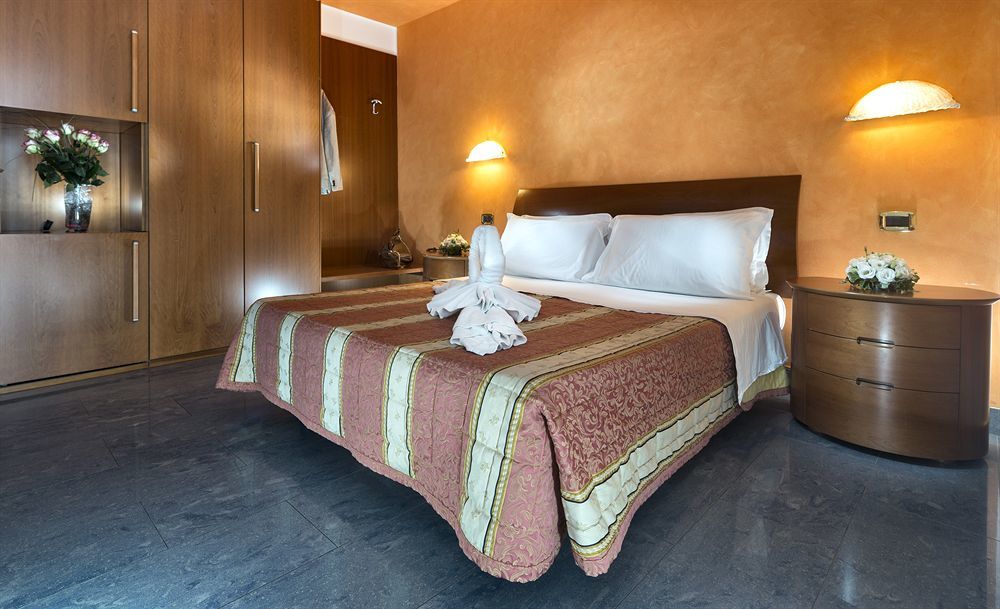 Hotel Parigi Бибионе Екстериор снимка