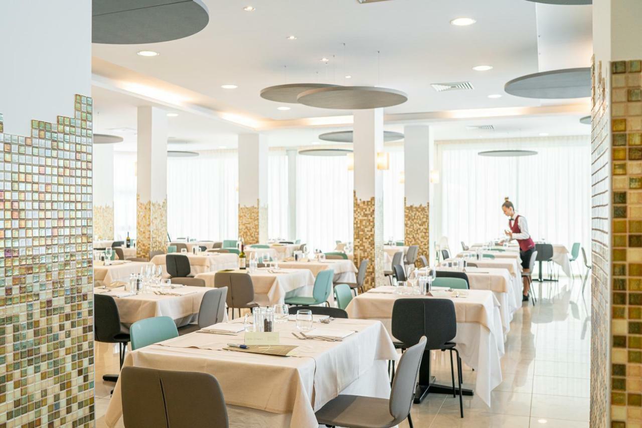 Hotel Parigi Бибионе Екстериор снимка