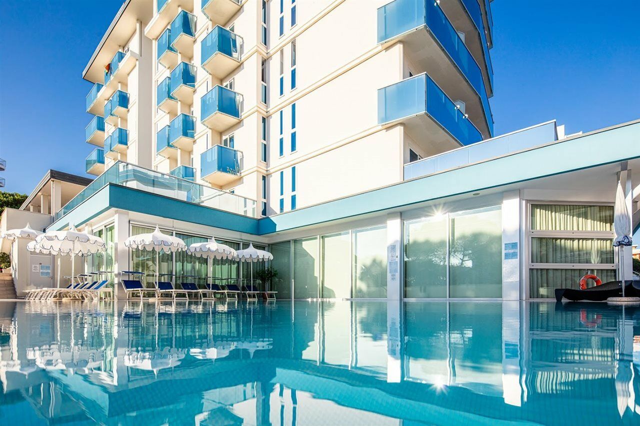 Hotel Parigi Бибионе Екстериор снимка