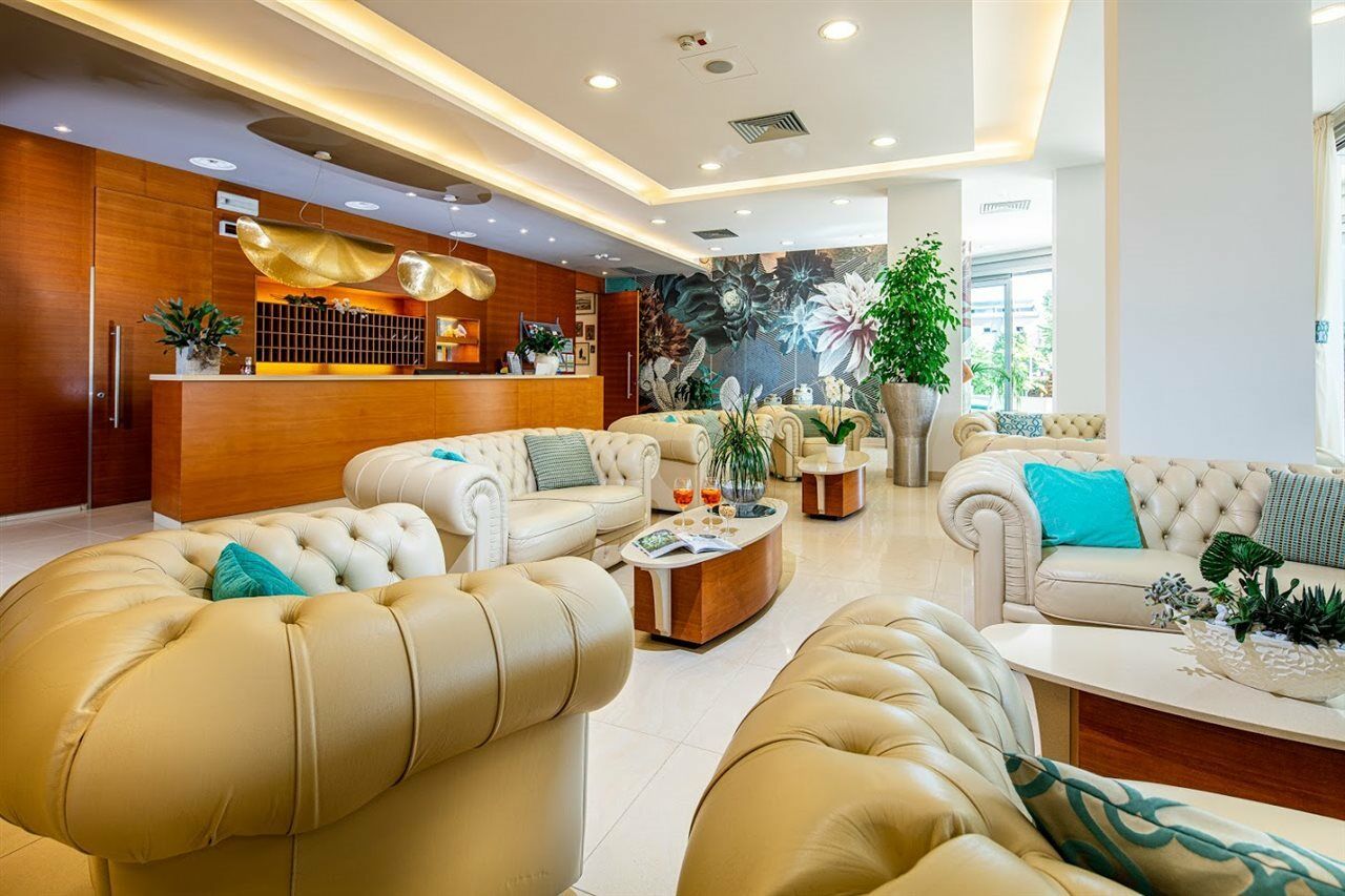 Hotel Parigi Бибионе Екстериор снимка
