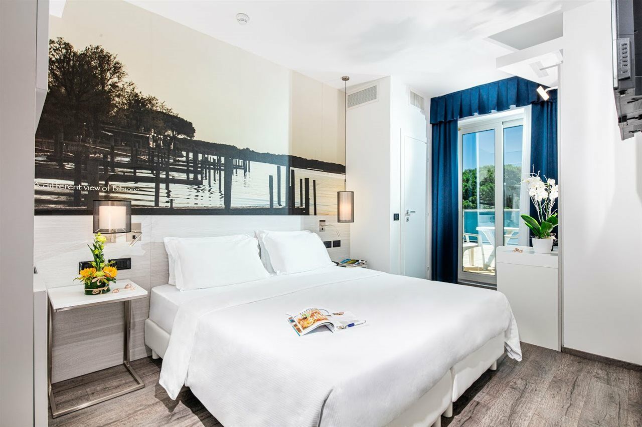 Hotel Parigi Бибионе Екстериор снимка